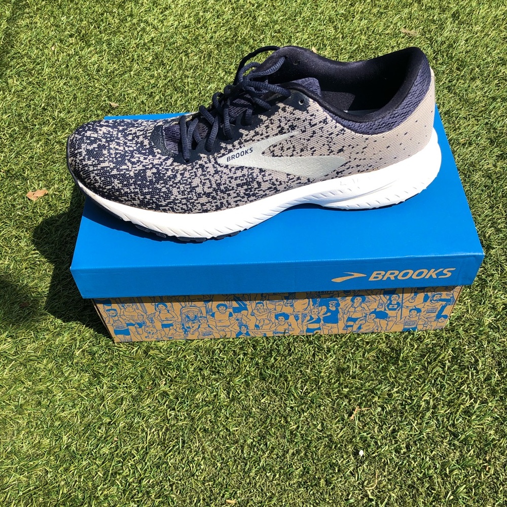 Brooks Launch 6 (Size 11)